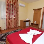 מלון Viktoria 3*