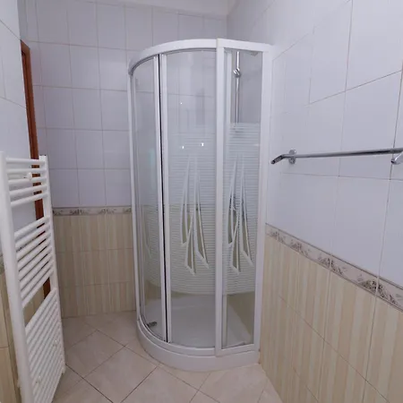 Viktoria 3*