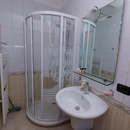 Viktoria Ξενοδοχείο Golem (Tirana)