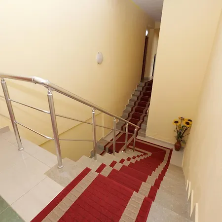Viktoria 3*