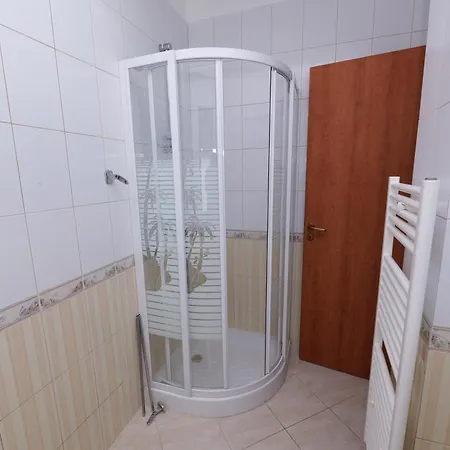 Viktoria Ξενοδοχείο Golem (Tirana)