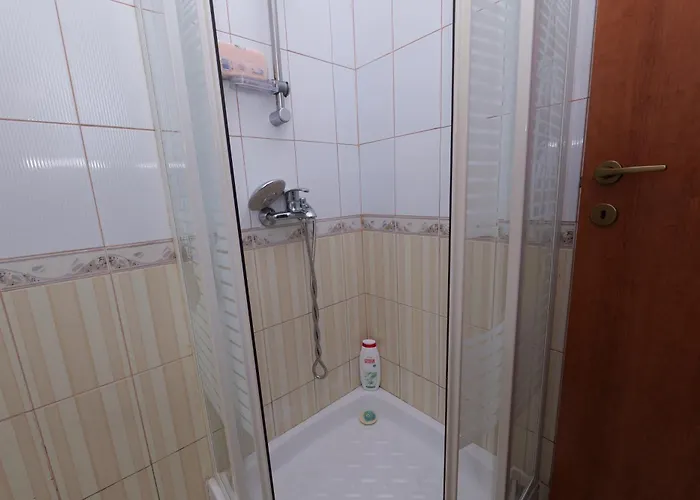 Viktoria 3* Golem (Tirana)