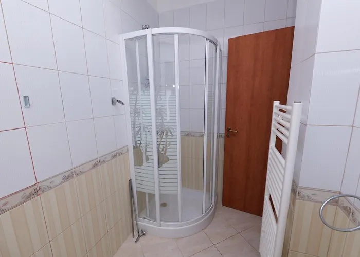 Viktoria Otel Golem (Tirana)